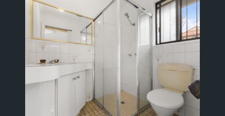 SUPERBLY LOCATED DUPLEX - Photo 5