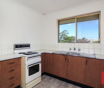 Bright & Convenient 2-Bedroom Unit in Corrimal - Photo 4