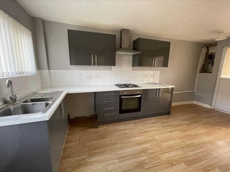 3 bedroom property with land to rent - Photo 3
