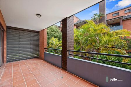 Two Bedroom Apartment in the Heart of Ashfield! - Photo 4