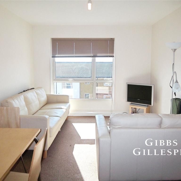 2 bedroom flat to rent - Photo 1