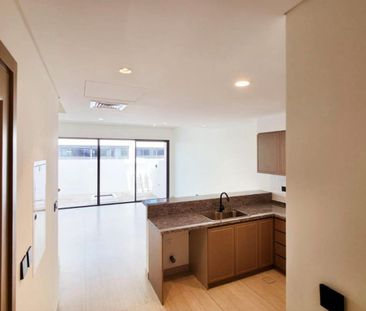 Ready TO Move IN | 4 BR | Vacant | Middle Unit - Photo 6