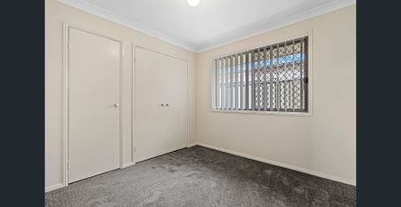 Four bedroom home with air conditioning on large block.. - Photo 3