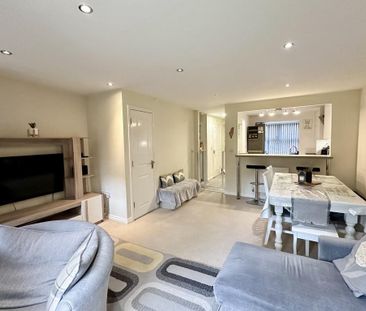 4 bedroom end of terrace house to rent - Photo 1