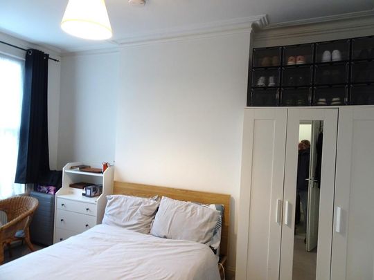 1 bedroom in a flat share to rent - Photo 1