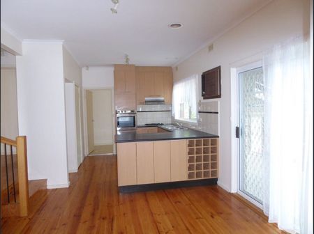 Well maintained family home! - Photo 4