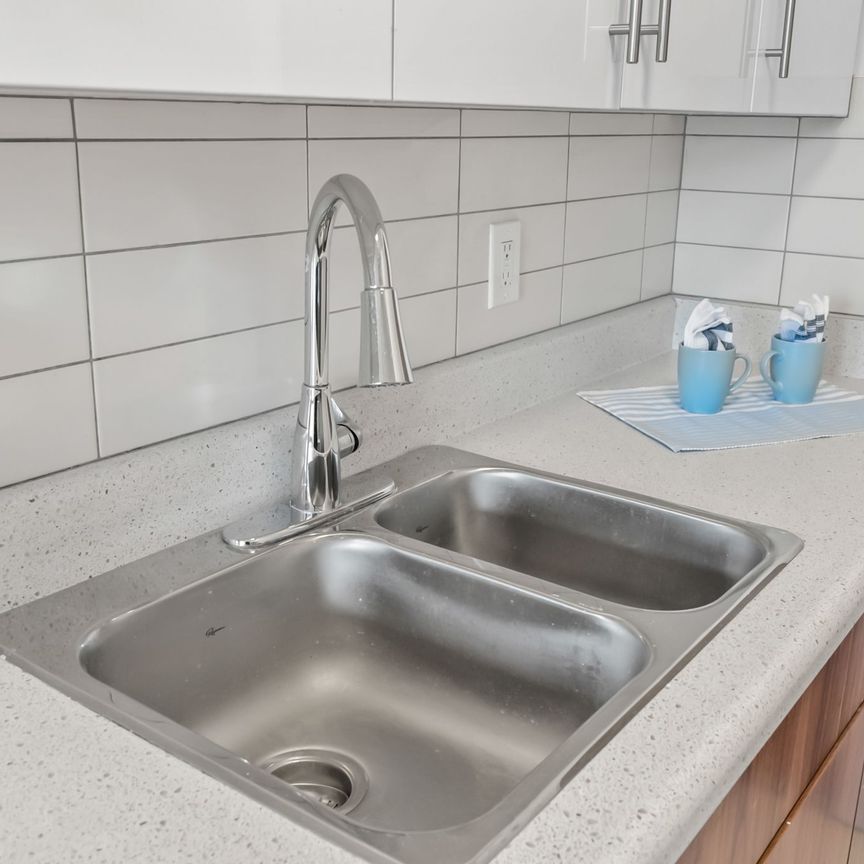 For Lease - 159 Russell Hill Road Unit# 403, Toronto, Ontario - Photo 1