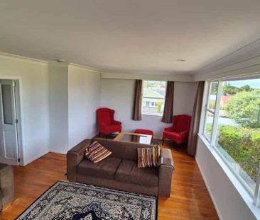 Spacious 4-Bedroom Family Home - Photo 1