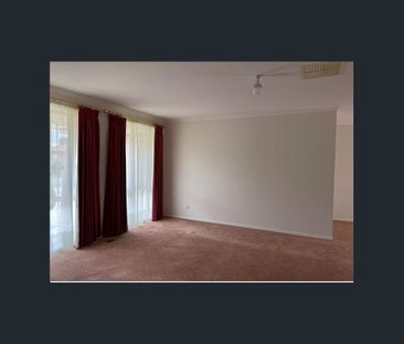 LARGE FAMILY HOME! - Photo 3