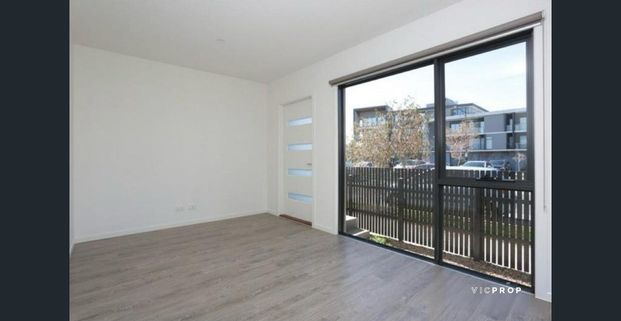 Modern Three-Storey Townhouse in Prime Soho Village Location - Photo 1