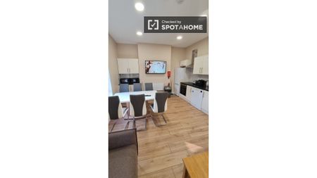 Private ensuite room in North Circular Road, Dublin - Photo 4