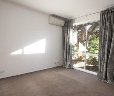 Neat 2 bedroom Belconnen townhouse - Photo 2