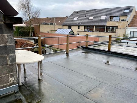 Ruim, lichtrijk appartement in het centrum van Sint-Eloois-Winkel - Photo 3