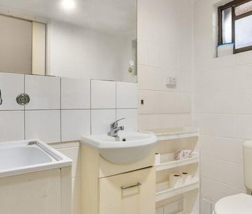 UNFURNISHED 1 BEDROOM UNIT ONLY 10 MINUTES FROM THE CBD! - Photo 4