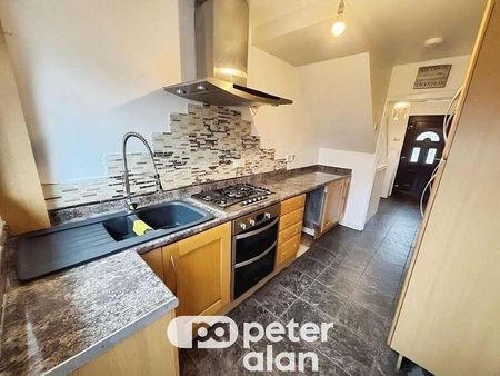 Ty Isaf Park Avenue, Risca, Newport, NP11 - Photo 5