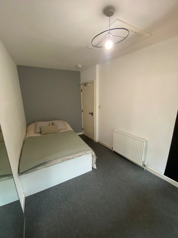 19 Whitegate Road, Huddersfield, HD4 - Photo 5