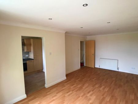 2 Bed Flat, Chantry Court, LS27 - Photo 2