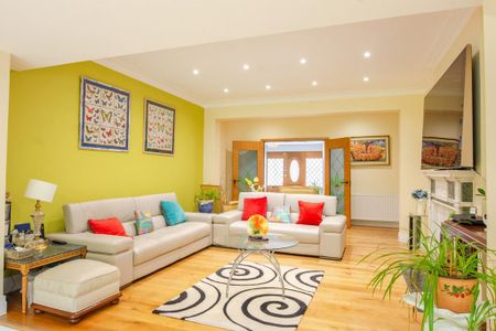 5 bedroom detached house to rent - Photo 3