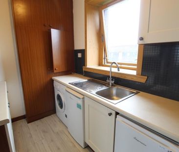 2 bedroom flat to rent - Photo 4