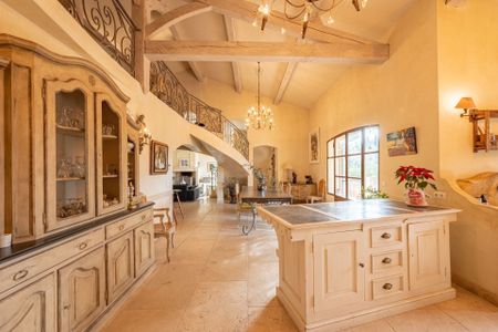 Location Maison Aix-en-Provence 8 Pièces 353 m² - Photo 4