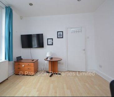 4 Bedroom Houses Hyde Park Leeds - Photo 4