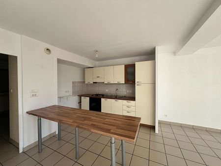 Location Appartement 3 pièces 74m² - Photo 4