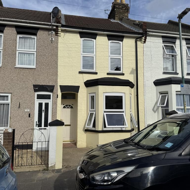 3 bedroom terraced house to rent - Photo 1