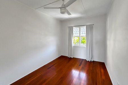 Relaxed beachside living with elevated ocean outlooks - Periodic Lease - Photo 3