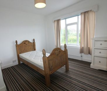 Semi-detached house to rent on - Photo 2