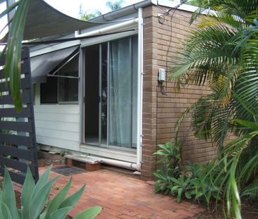 Leafy & Whisper-Quiet Bardon Retreat – 2 Bedroom Unit - Photo 5