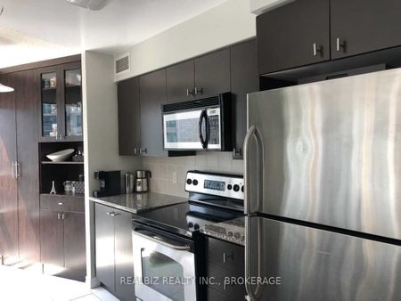 For Lease - 30 Grand Trunk Crescent Unit# 811, Toronto, Ontario - Photo 5