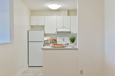 1343 Meadowlands Drive, Parkwood Hills - Fisher glen, Ottawa, ON - Photo 5