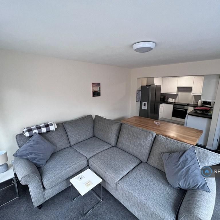 1 bedroom in a house share to rent - Photo 1