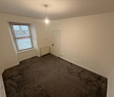 3 bedroom flat to rent - Photo 3