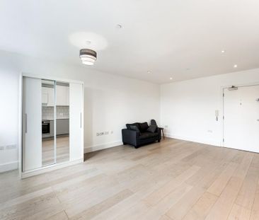 Studio to rent - Photo 1