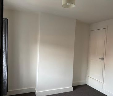 3 BED Terraced House - Photo 2