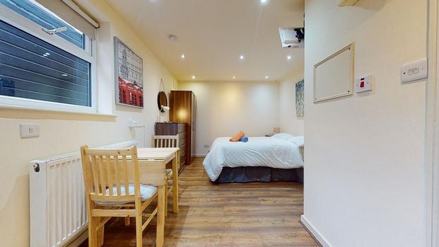 Studio to rent - Photo 1