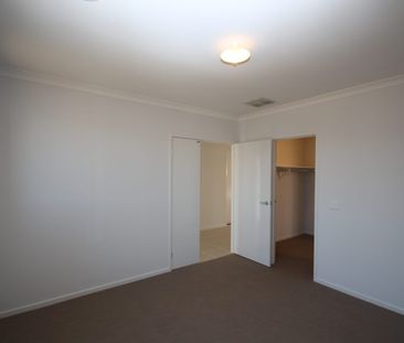 Join the rush to live & relax in Armstrong Creek in upgraded luxury. - Photo 5