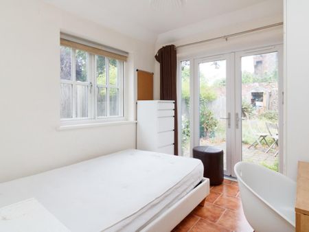 3 bedroom terraced house to rent - Photo 2