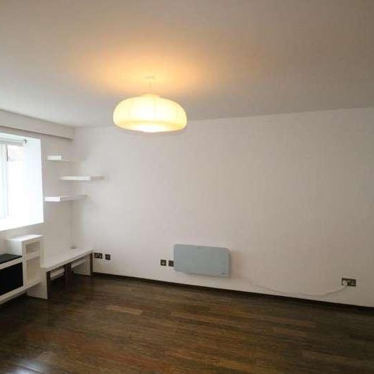 Milestone Close, Edmonton, N9 - Photo 1