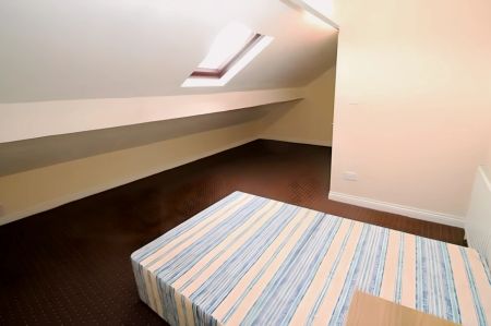 3 Bed 1 Bath - Photo 3