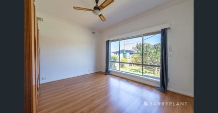 Centrally Located Family Home - Photo 5