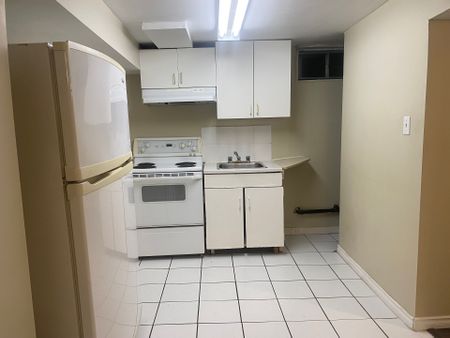 For Lease - 8 Ryecliffe Court, Toronto, Ontario - Photo 3