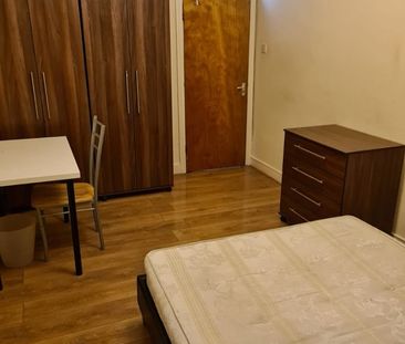 3 Bed Flat, Green Lanes, N4 - Photo 3