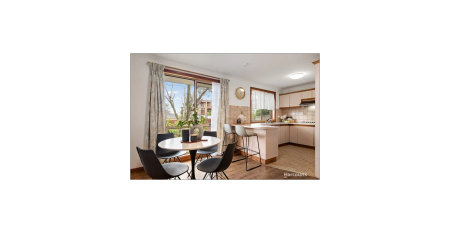 Charming Home in a Prime Doncaster East Setting - Photo 4