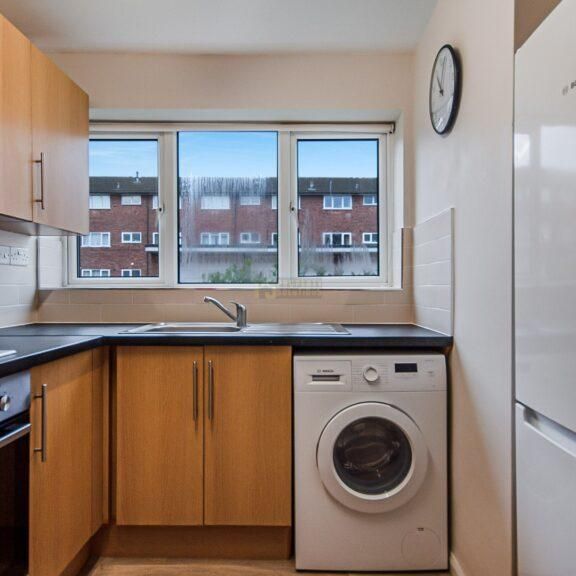2 bedroom flat to rent - Photo 1