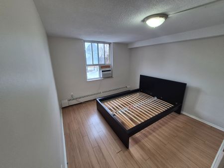 For Lease - 270 Palmdale Drive Unit# 305, Toronto, Ontario - Photo 3