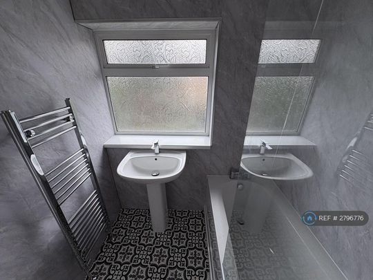 3 bedroom end of terrace house to rent - Photo 1