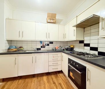 Double bedroom ideal for couple- ilford-850£ - Photo 2