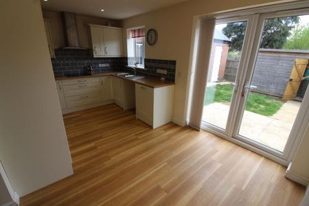 3 bedroom detached house to rent - Photo 3